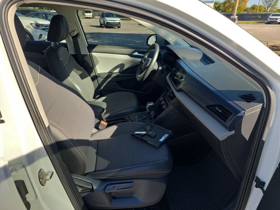 Used 2023 Volkswagen Taos SE w/ Black Wheel Package image 28