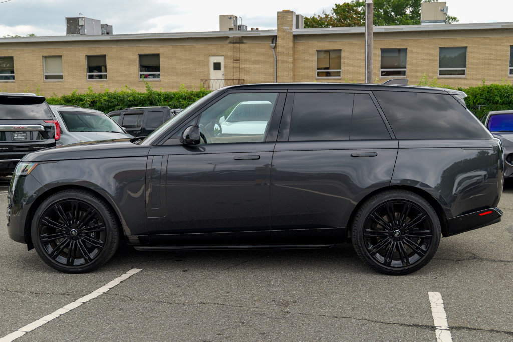Used 2024 Land Rover Range Rover SE AWD/4WD image 4