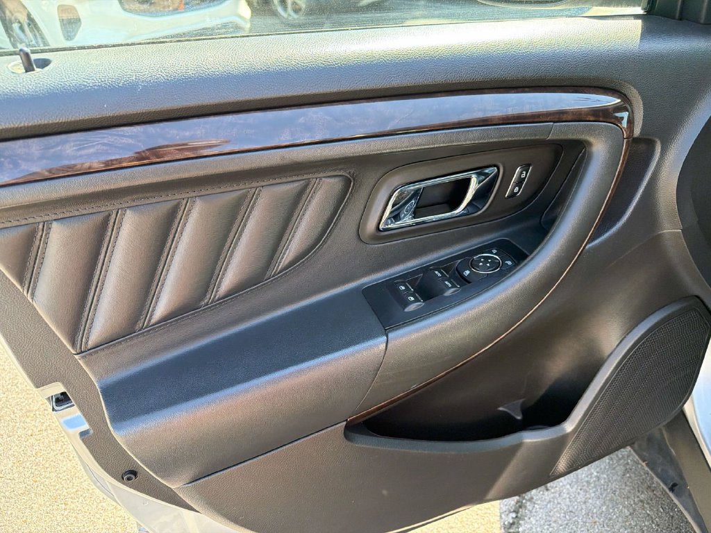 Used 2019 Ford Taurus Limited FWD image 26