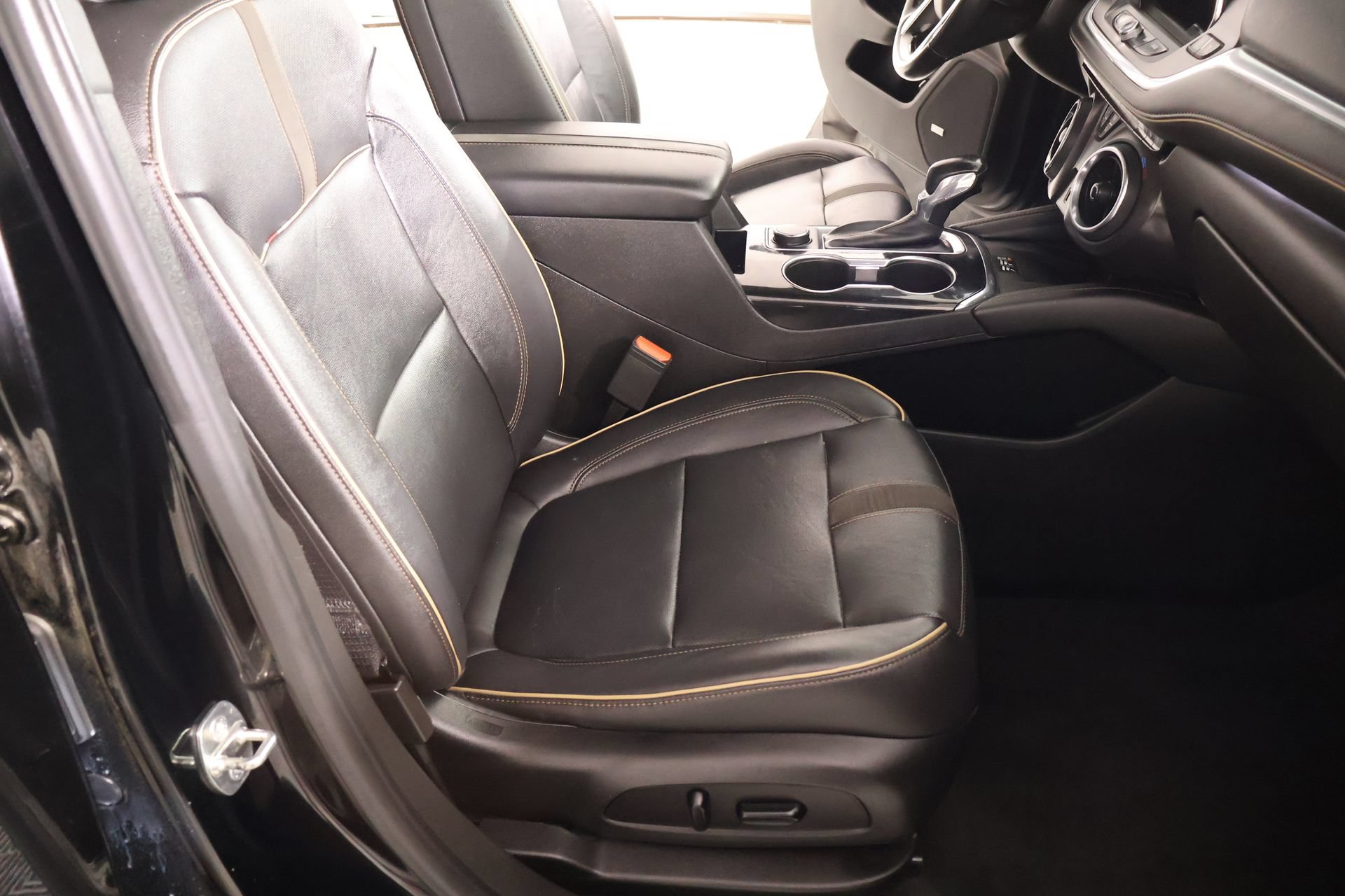 Used 2019 Chevrolet Blazer Premier w/ Sun and Wheels Package FWD image 14