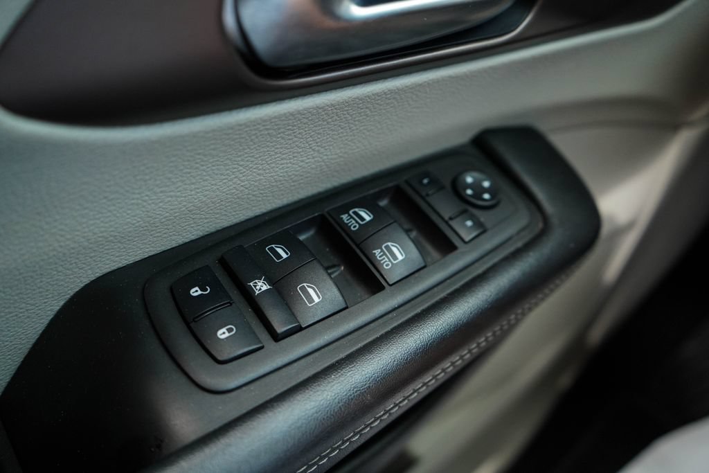 Used 2023 Chrysler Voyager LX FWD image 31
