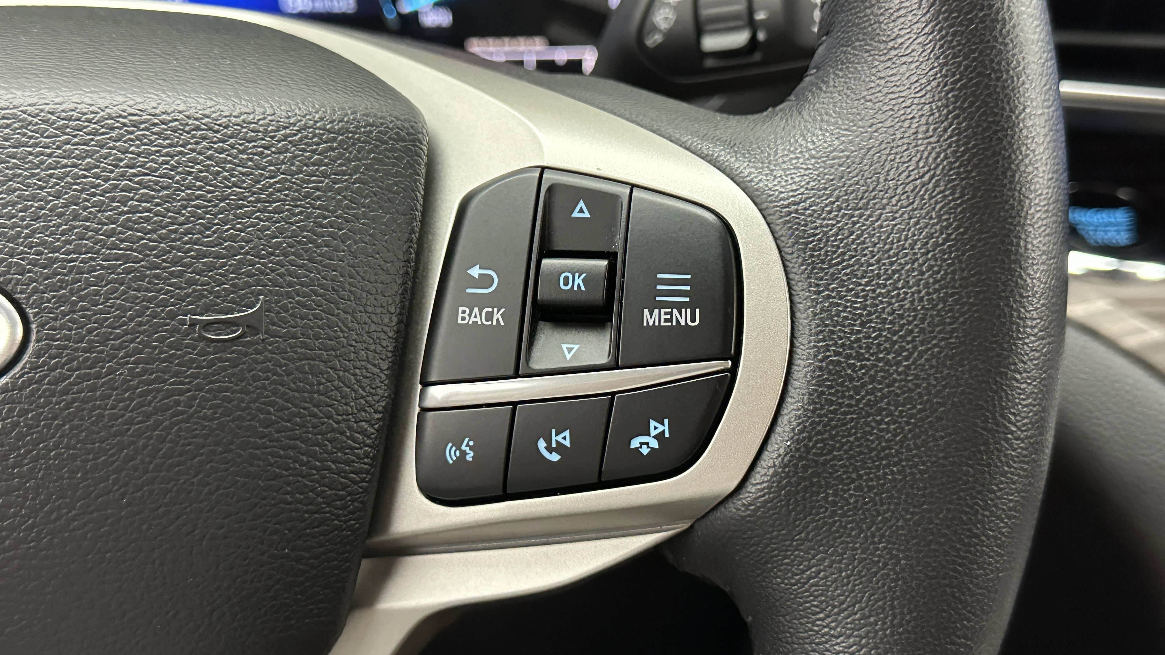 Used 2023 Ford Explorer Limited image 16