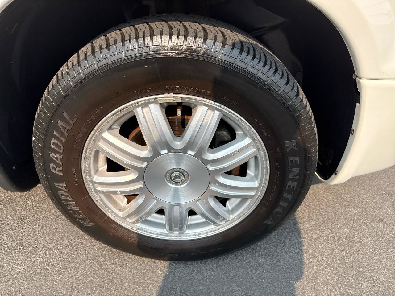 Used 2005 Chrysler Town & Country Touring FWD image 31