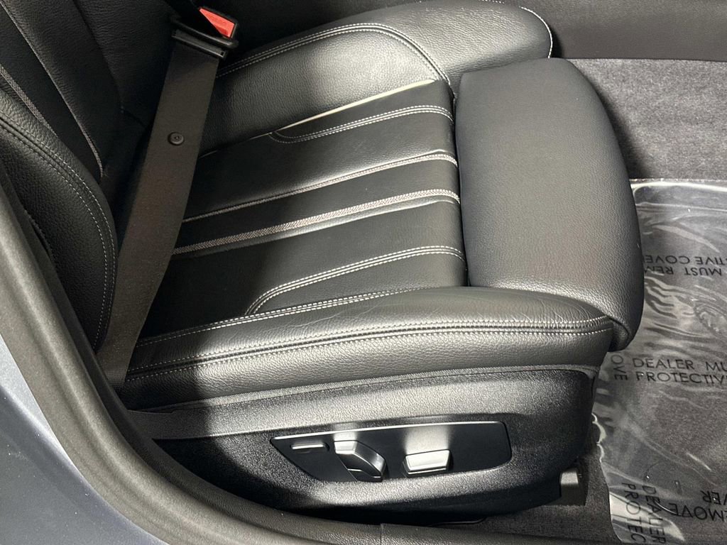 Used 2023 BMW 530e xDrive w/ Premium Package image 39