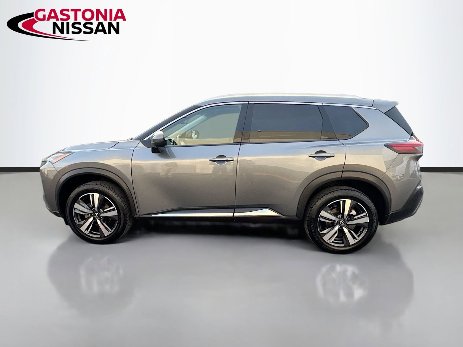 Used 2023 Nissan Rogue SL image 5