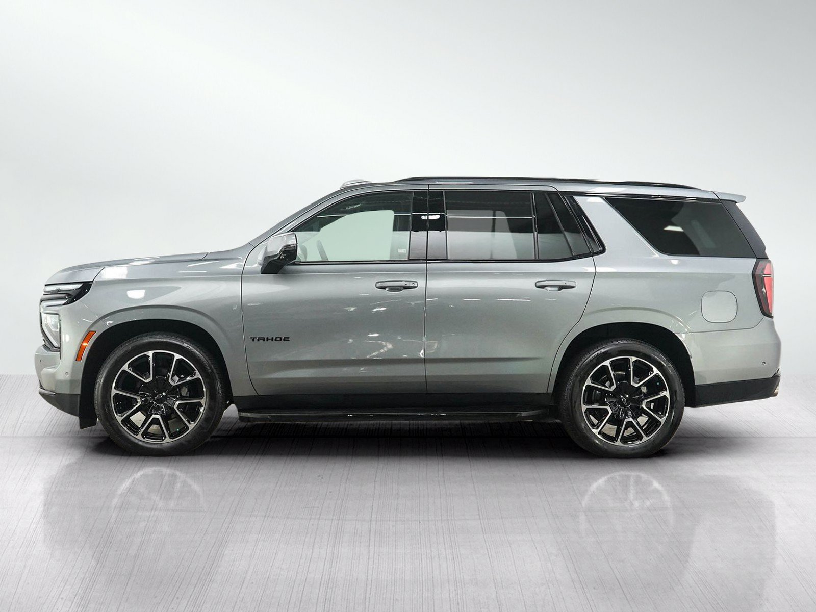 Used 2026 Chevrolet Tahoe RST w/ RST Capability Package AWD/4WD image 2
