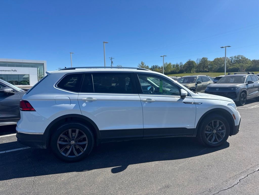 Used 2023 Volkswagen Tiguan SE w/ Panoramic Sunroof Package FWD image 6
