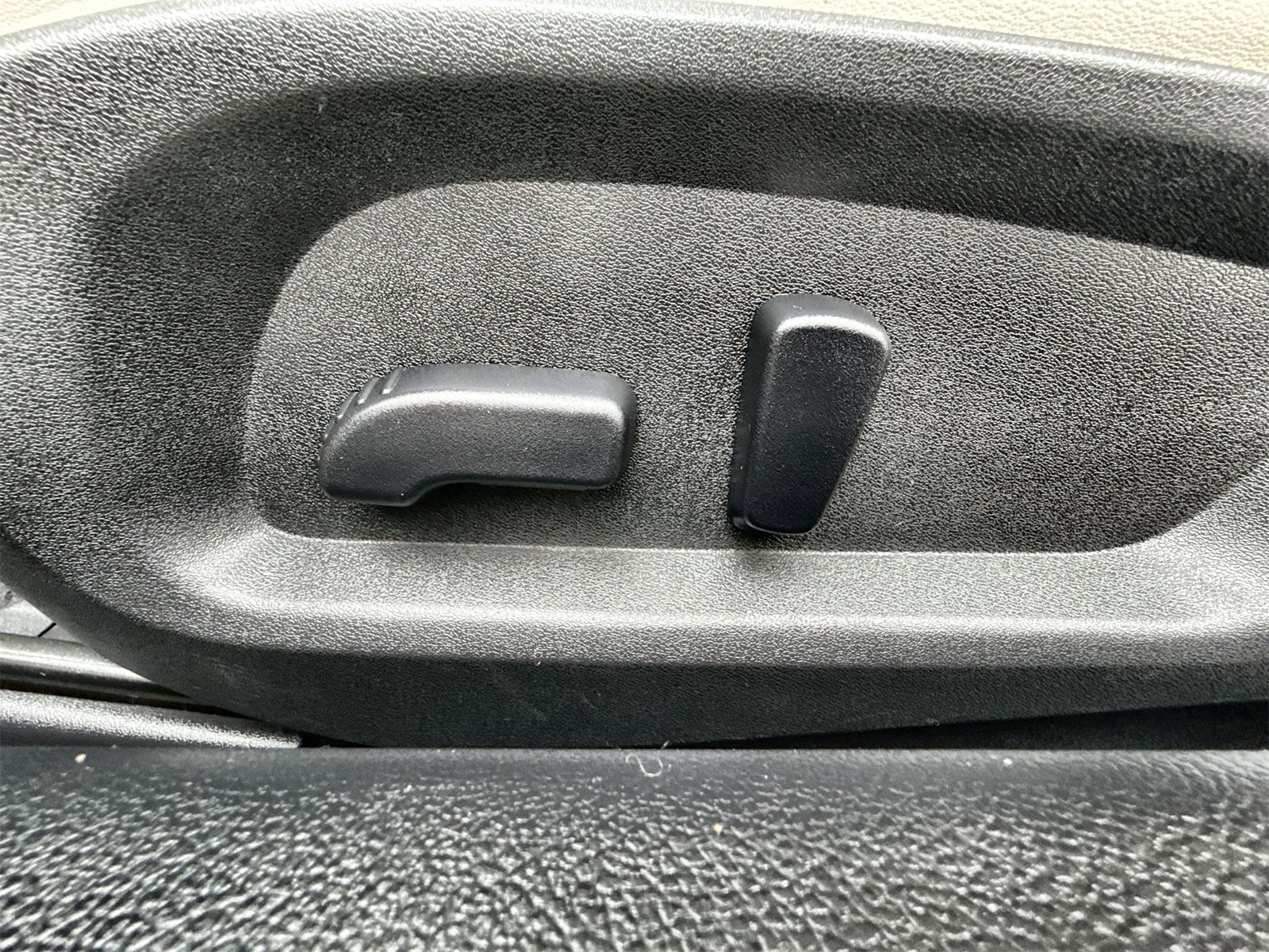 Used 2017 INFINITI Q60 3.0t w/ Cargo Package image 17