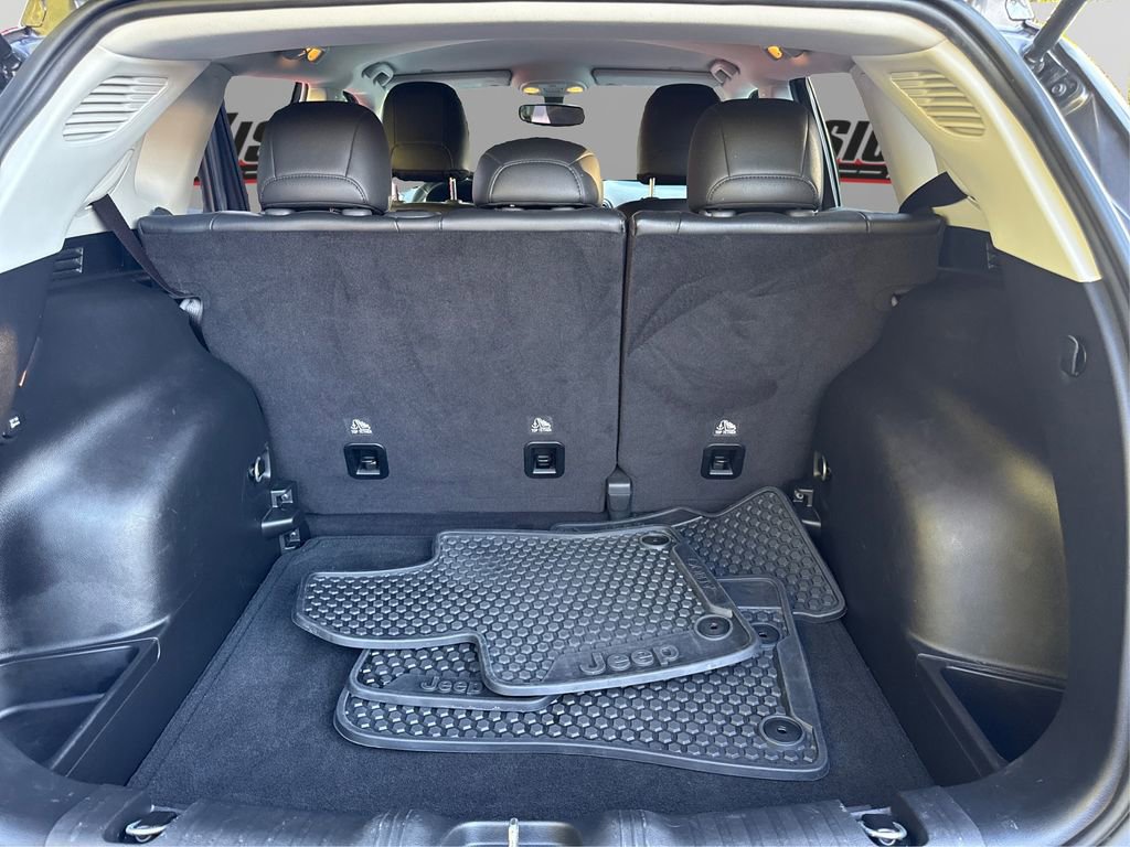 Used 2018 Jeep Compass Latitude w/ Cold Weather Group image 11