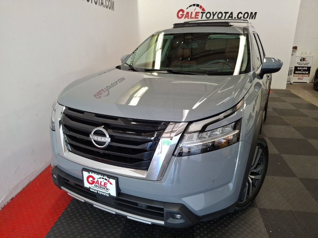 Used 2022 Nissan Pathfinder Platinum w/ Cargo Package AWD/4WD image 3