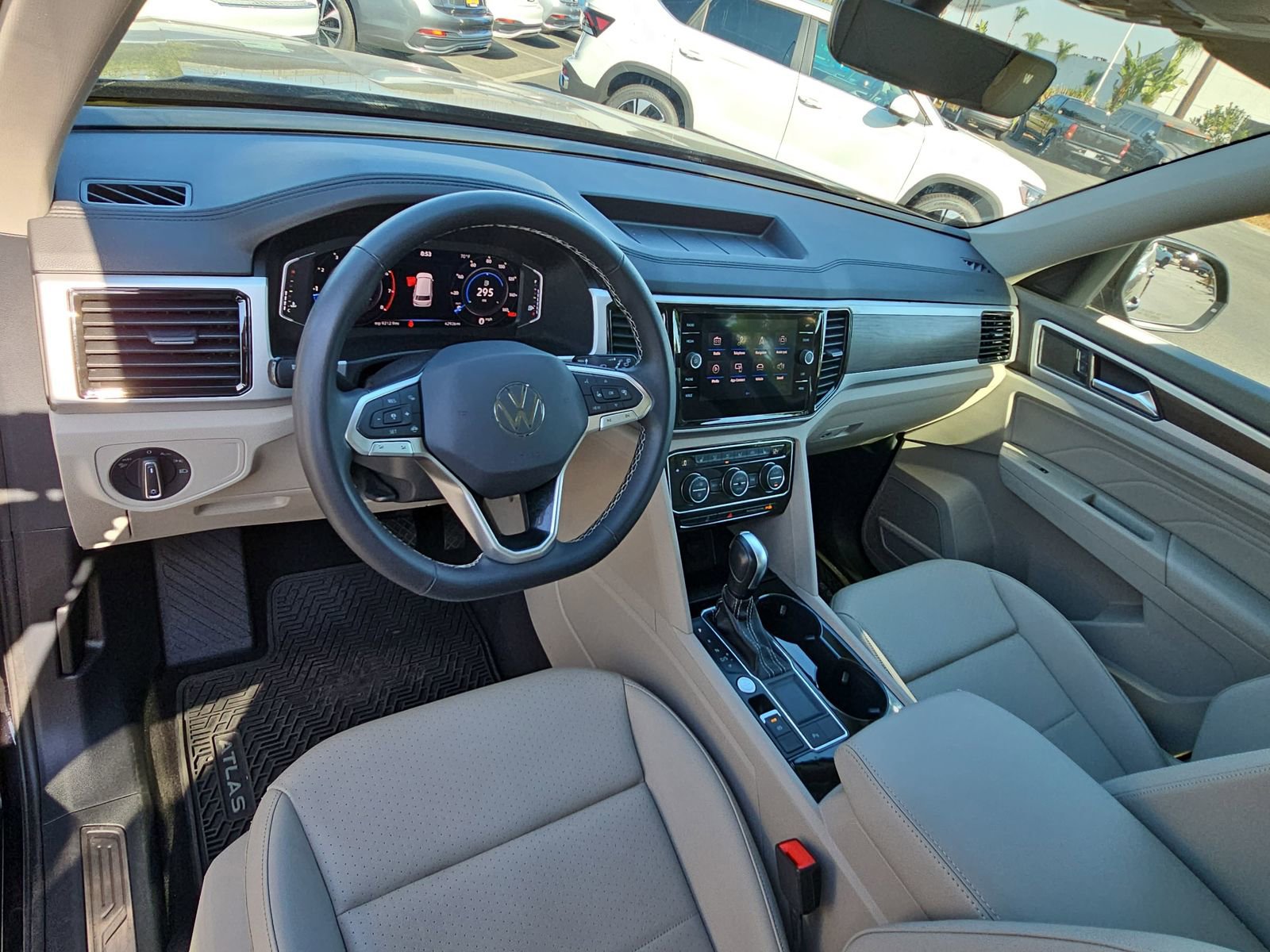 Used 2023 Volkswagen Atlas SE w/ Panoramic Sunroof Package FWD image 18