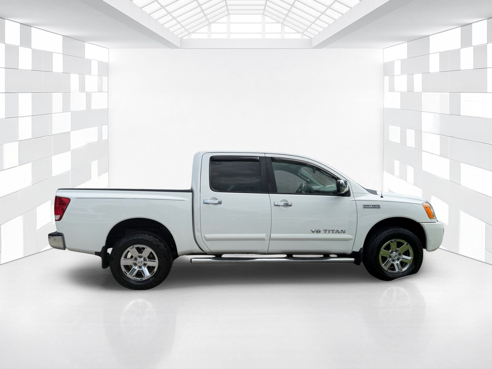 Used 2011 Nissan Titan SV w/ SV Value Truck Pkg AWD/4WD image 8
