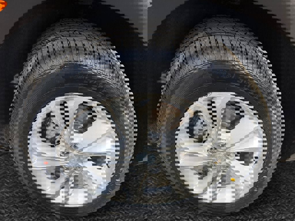 Used 2023 Buick Encore GX Preferred w/ Cold Weather Comfort Package AWD/4WD image 11