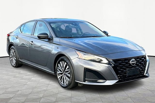 Used 2024 Nissan Altima 2.5 SV image 1