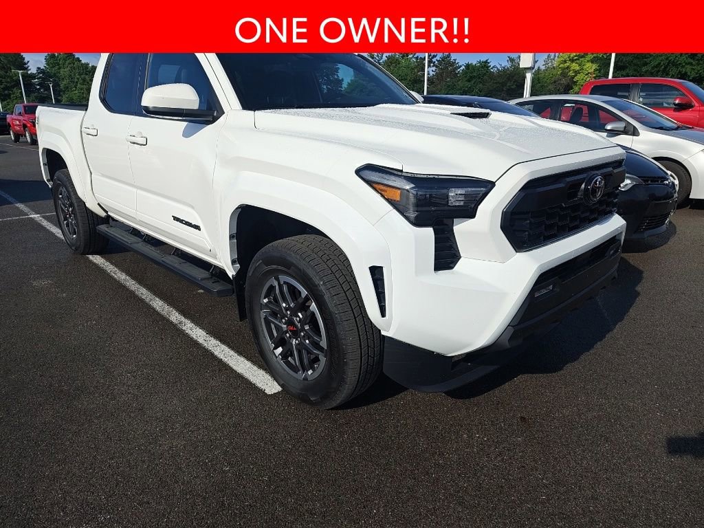 Used 2024 Toyota Tacoma TRD Sport AWD/4WD image 3