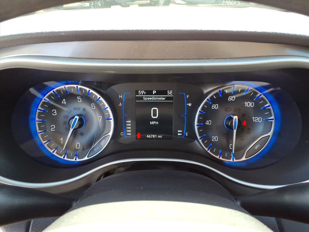 Used 2020 Chrysler Pacifica Touring image 21