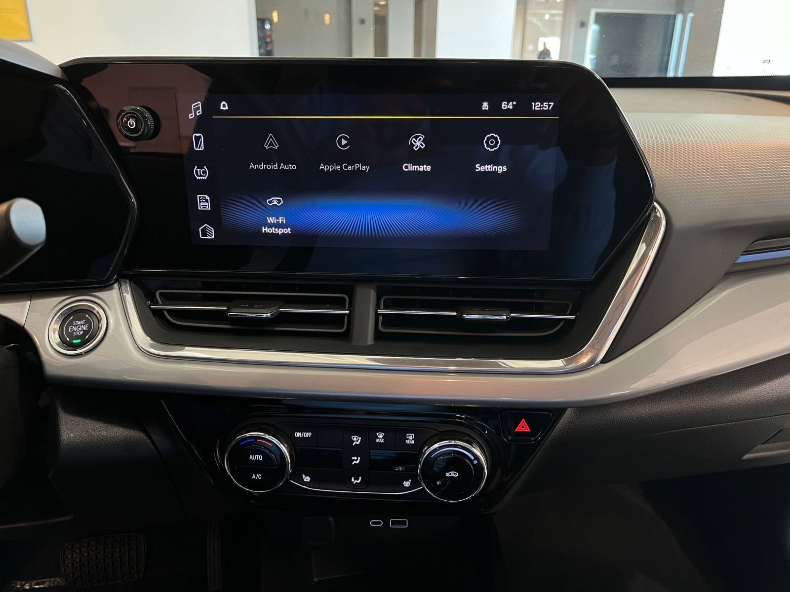 Used 2025 Chevrolet Trax LT w/ LT Convenience Package image 17