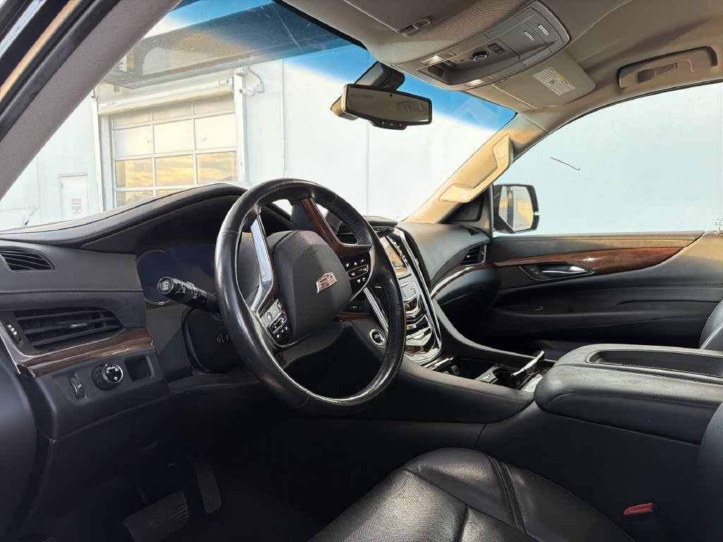 Used 2020 Cadillac Escalade 2WD image 6