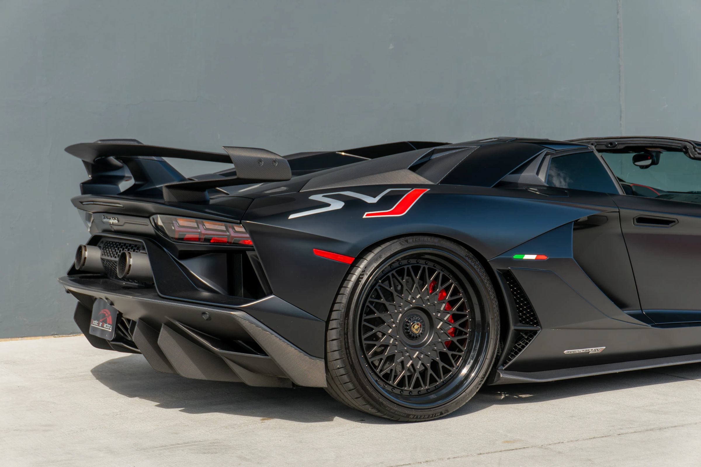 Used 2020 Lamborghini Aventador SVJ AWD/4WD image 42