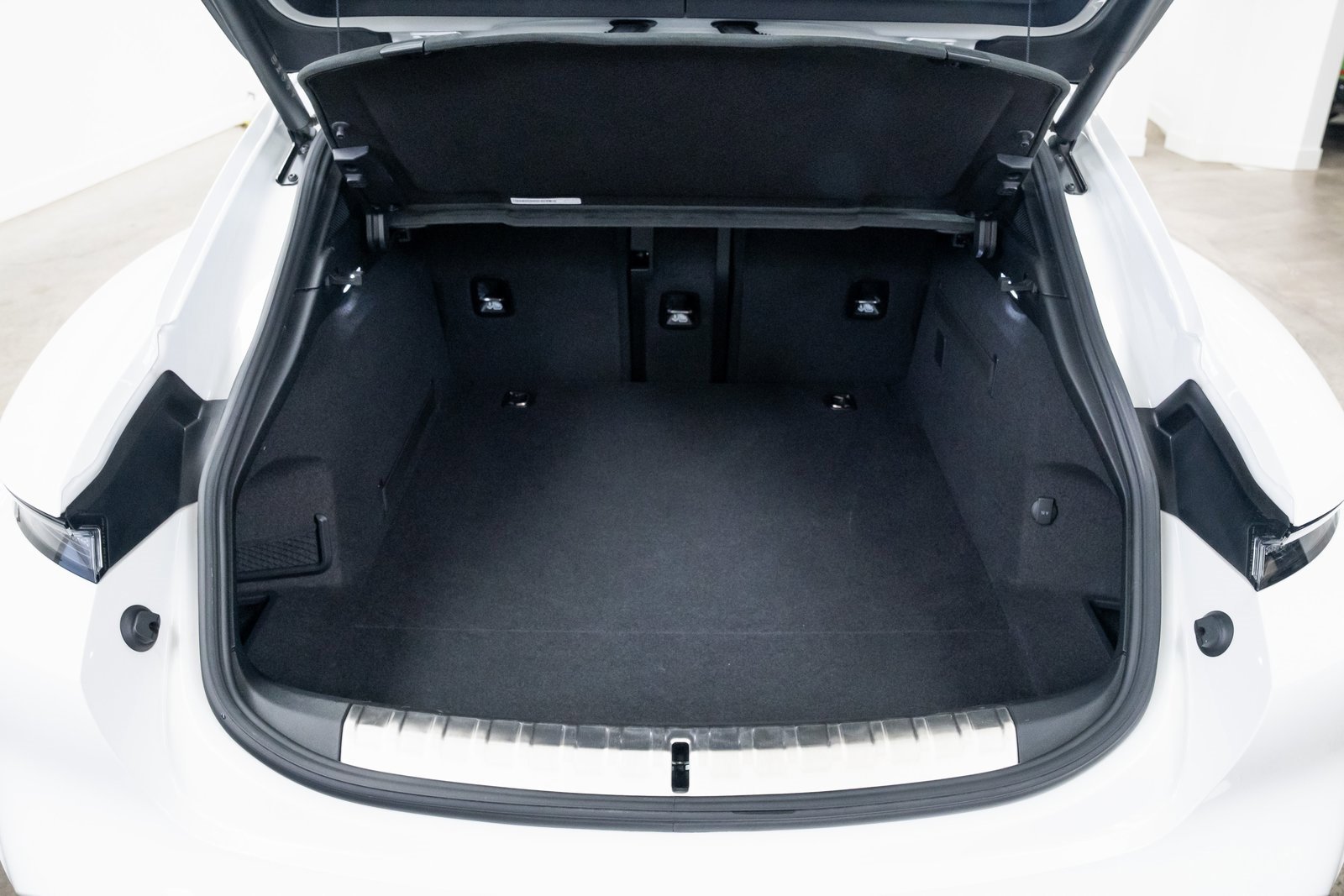 Used 2024 Porsche Taycan GTS image 8