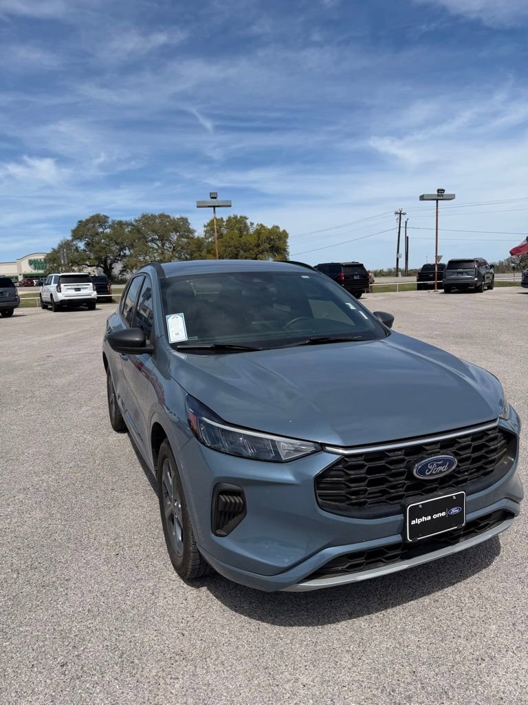 Used 2023 Ford Escape ST-Line image 2