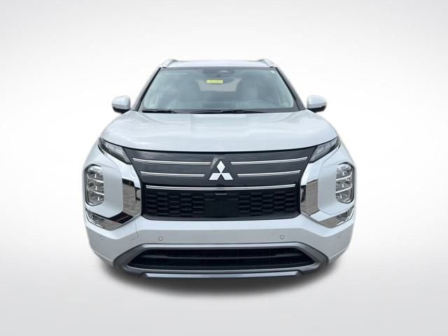 Used 2025 Mitsubishi Outlander SEL image 2