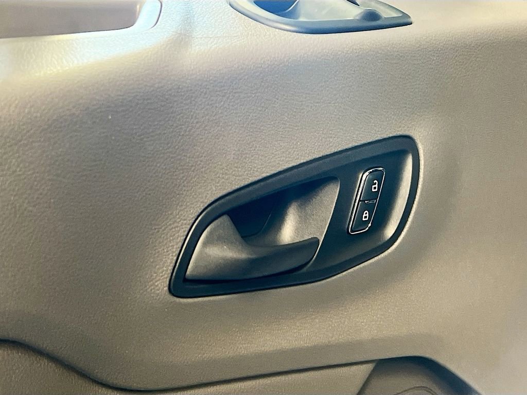 Used 2023 Ford E-Transit Medium Roof RWD image 18