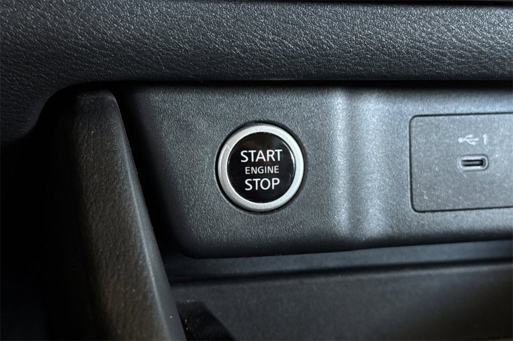 Used 2023 Nissan Rogue SV image 27