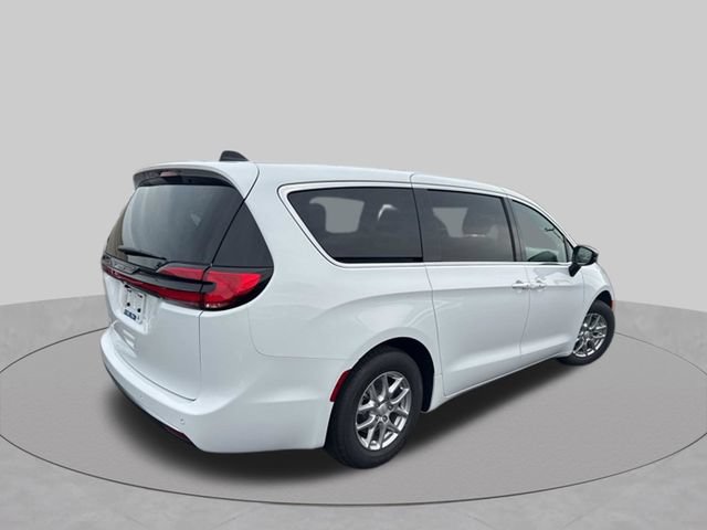 Used 2027 Chrysler Pacifica Select FWD image 4