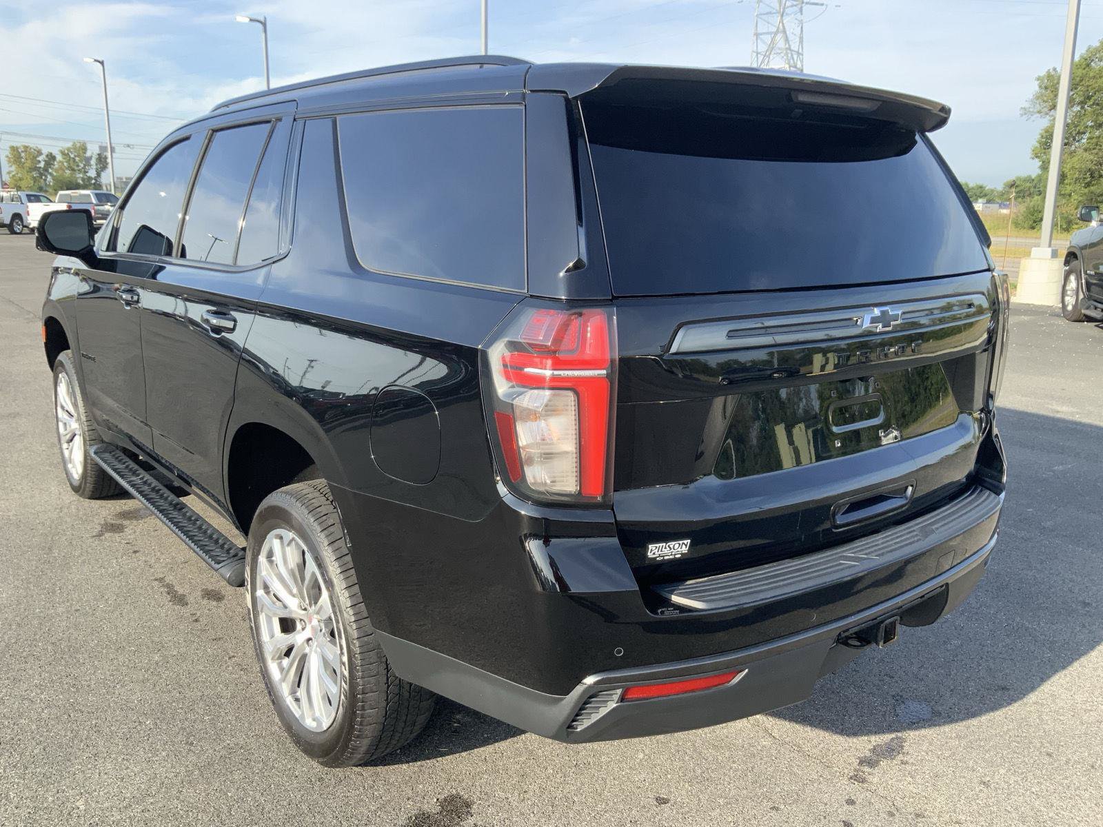 Used 2021 Chevrolet Tahoe Z71 w/ Luxury Package AWD/4WD image 6
