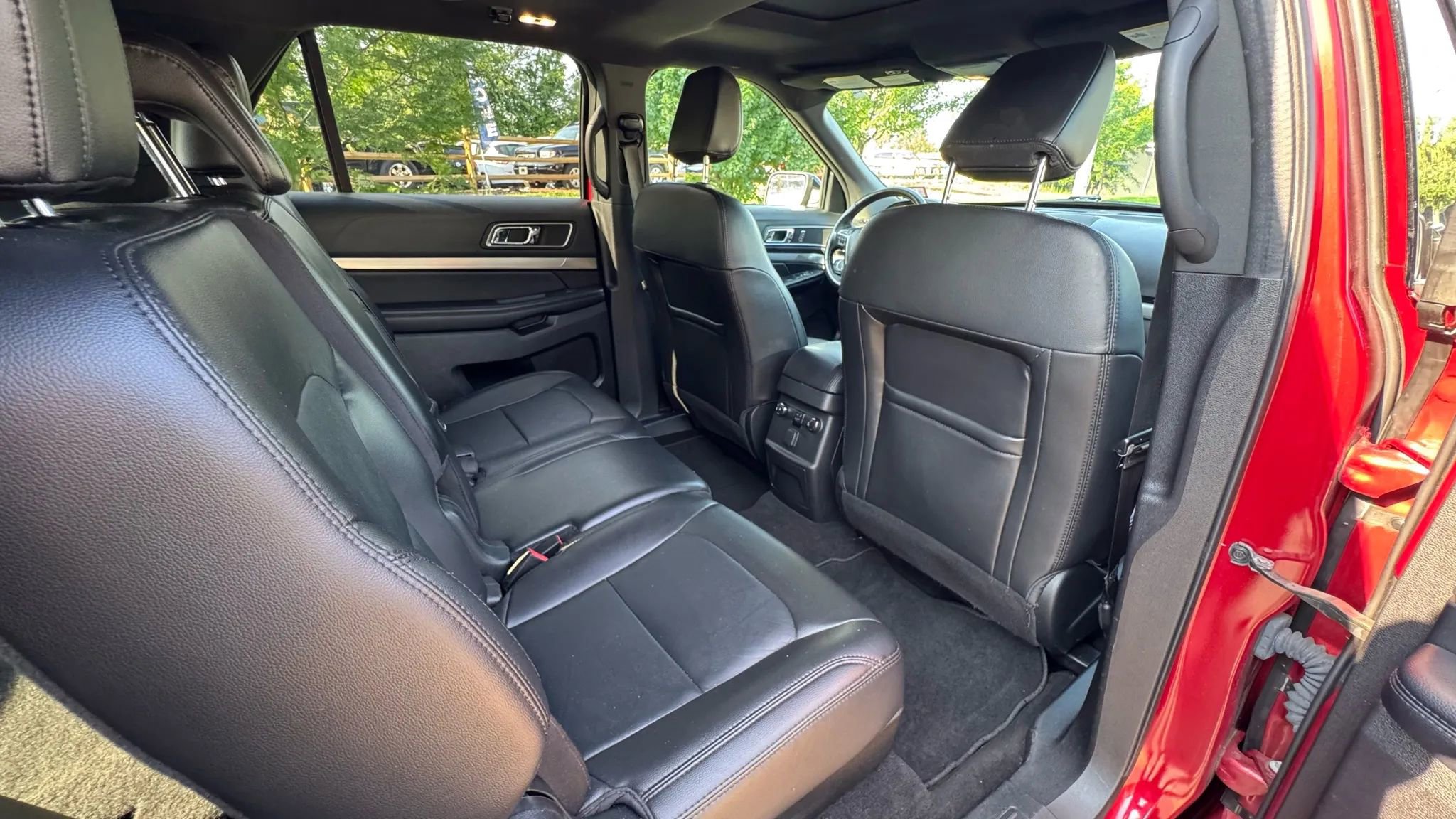 Used 2018 Ford Explorer XLT w/ Equipment Group 202A image 28