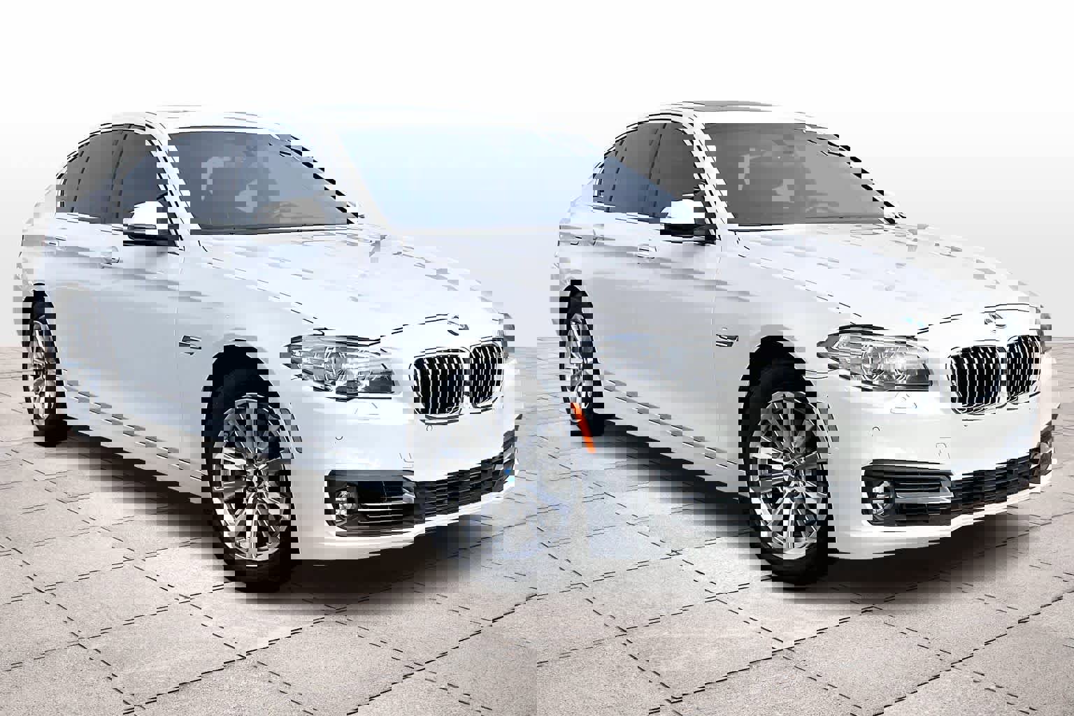 Used 2015 BMW 528i Sedan image 2