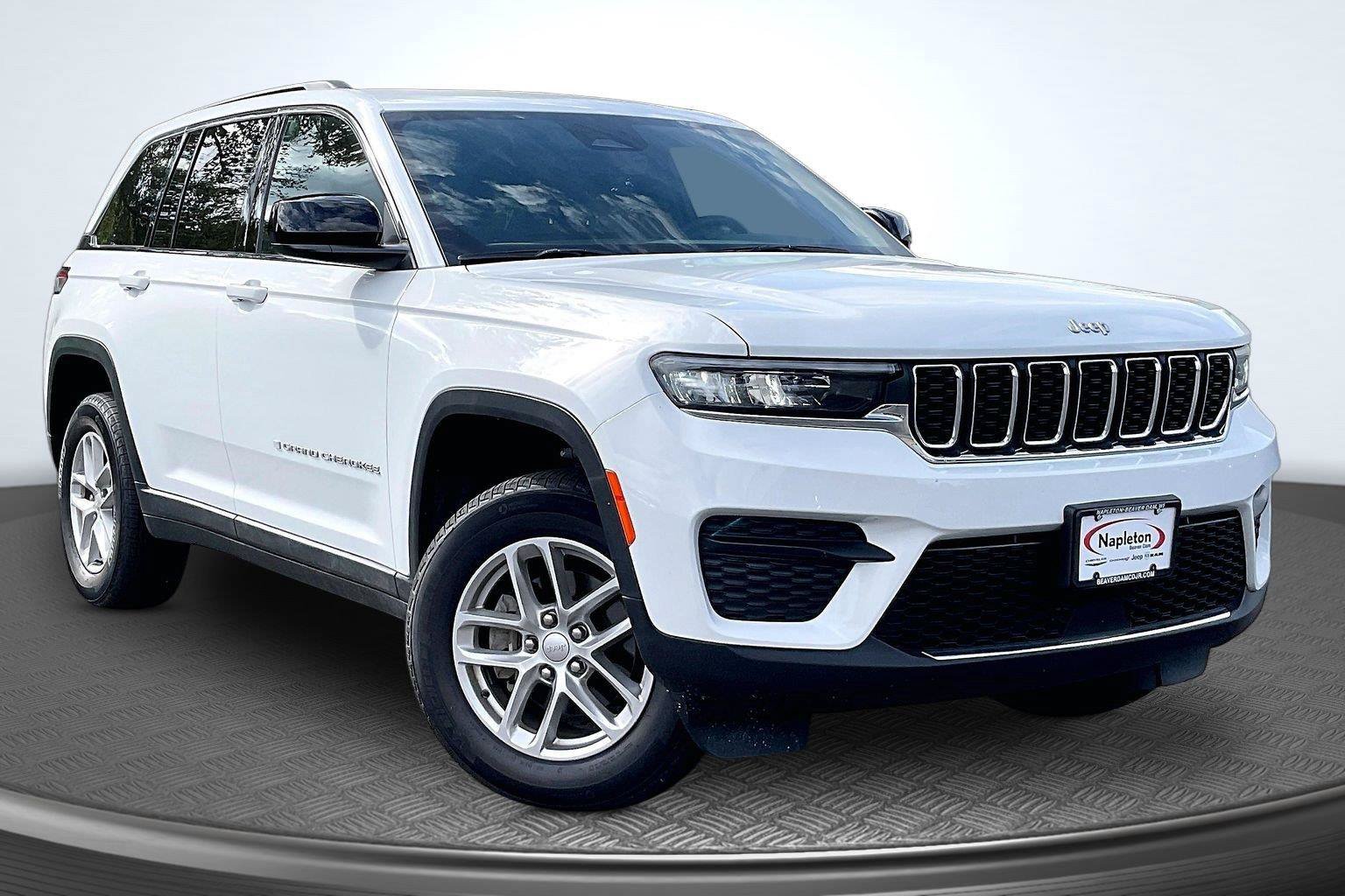 Used 2025 Jeep Grand Cherokee Laredo X AWD/4WD image 12