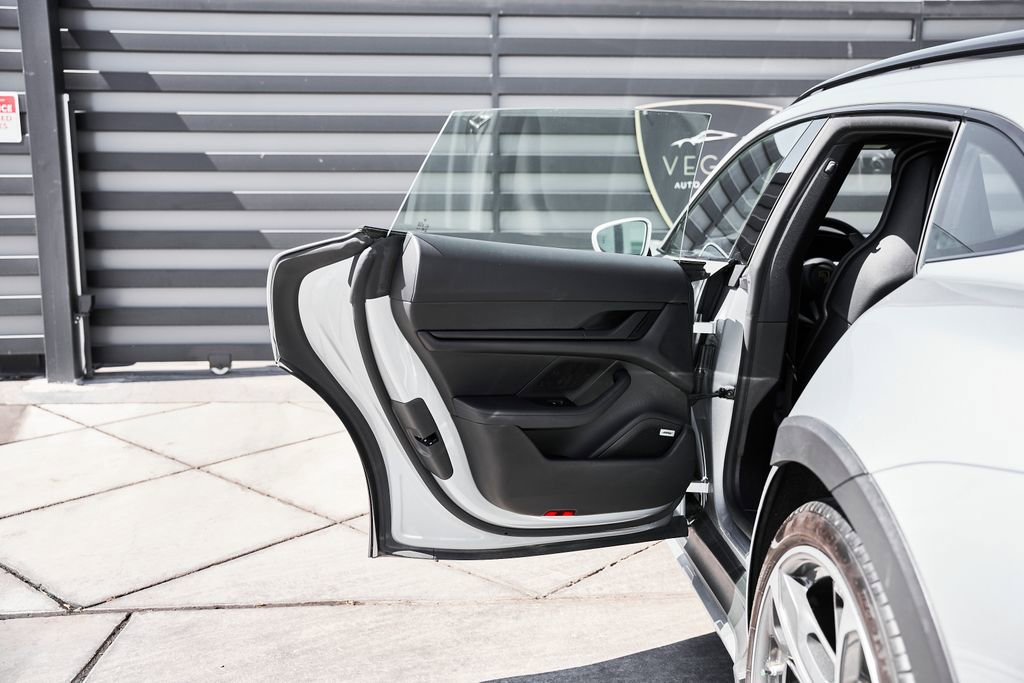 Used 2022 Porsche Taycan 4 Cross Turismo image 28