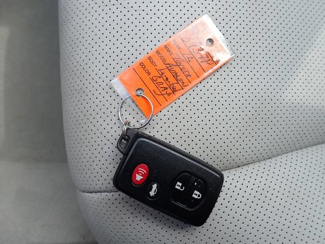 Used 2012 Toyota Avalon Limited FWD image 30