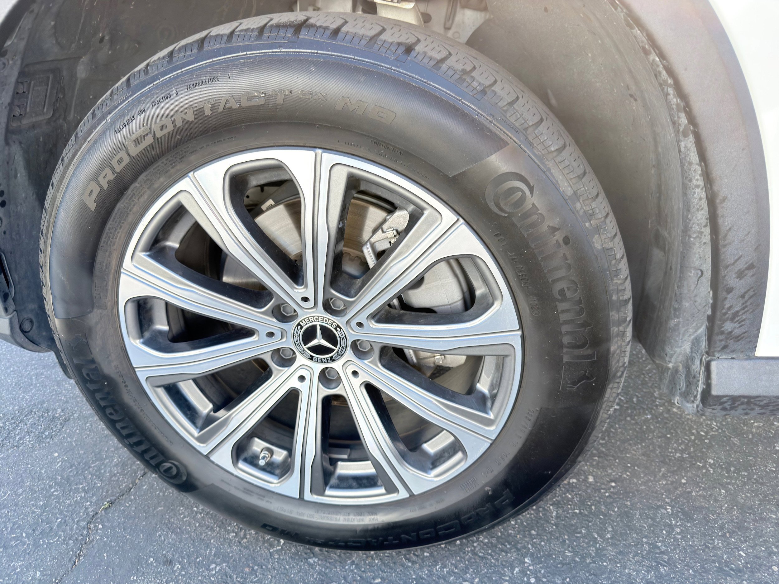 Used 2024 Mercedes-Benz GLC 300 w/ Winter Package image 38