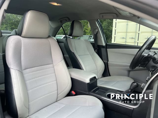 Used 2016 Toyota Camry SE FWD image 30