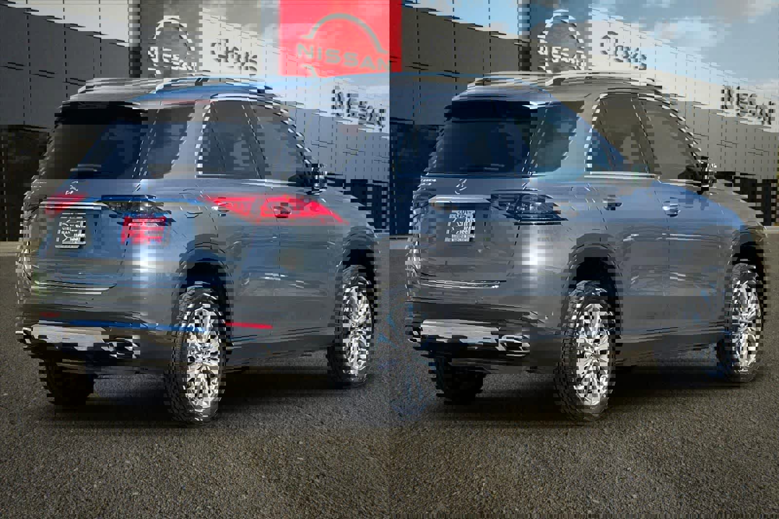 Used 2022 Mercedes-Benz GLE 350 w/ Premium Package image 3