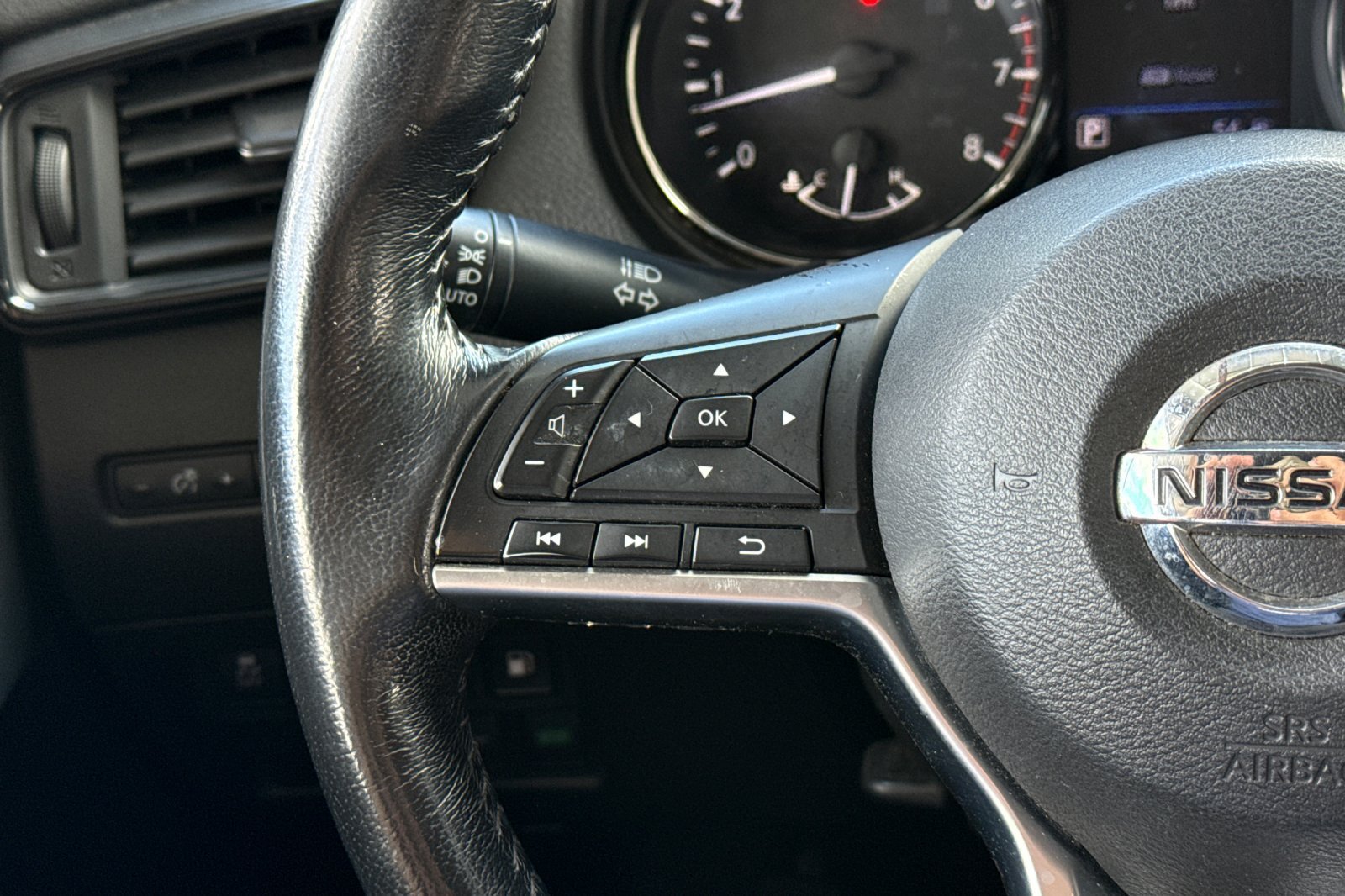 Used 2018 Nissan Rogue SV FWD image 34
