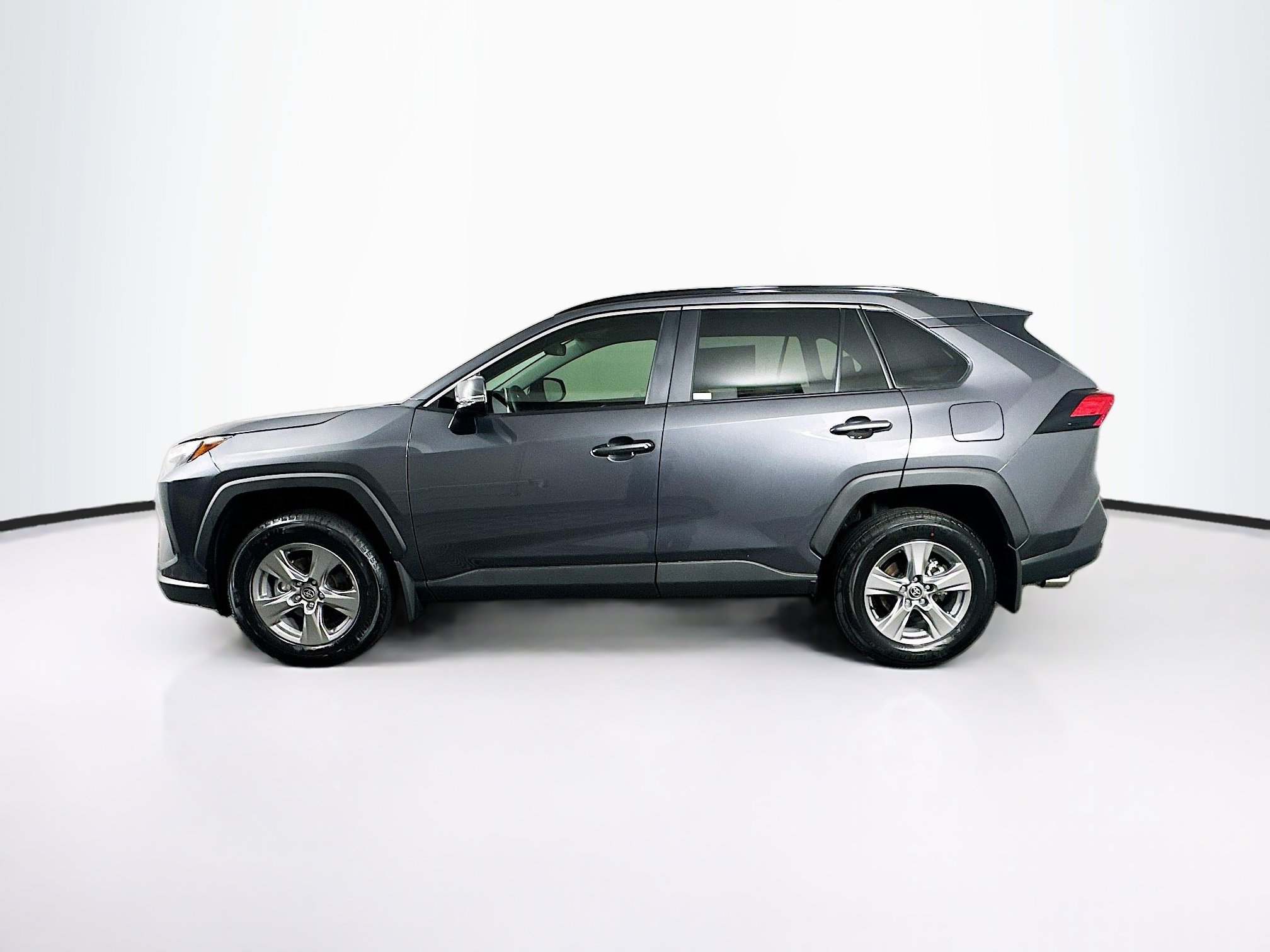 Used 2025 Toyota RAV4 XLE w/ Convenience Package FWD image 4