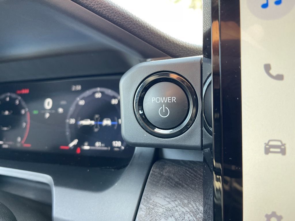 Used 2025 Toyota Tacoma Limited image 15