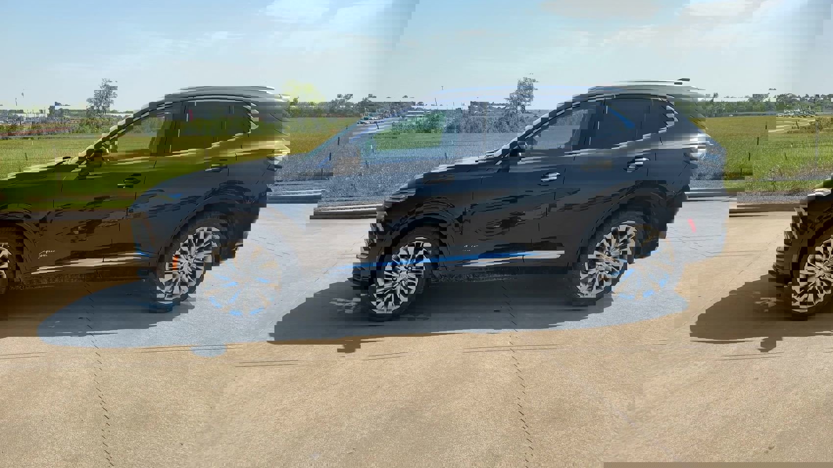 New 2025 Buick Envision Avenir image 5