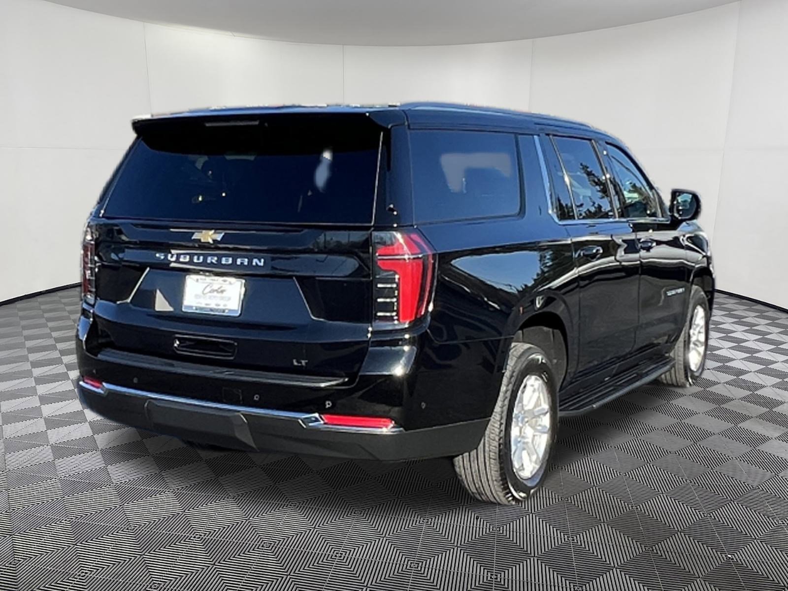 Used 2025 Chevrolet Suburban LT image 6