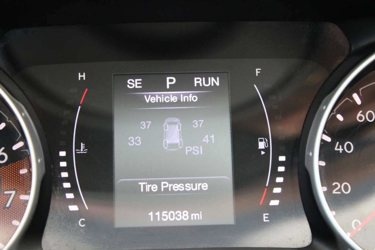 Used 2017 Jeep Compass Latitude w/ Cold Weather Group AWD/4WD image 23
