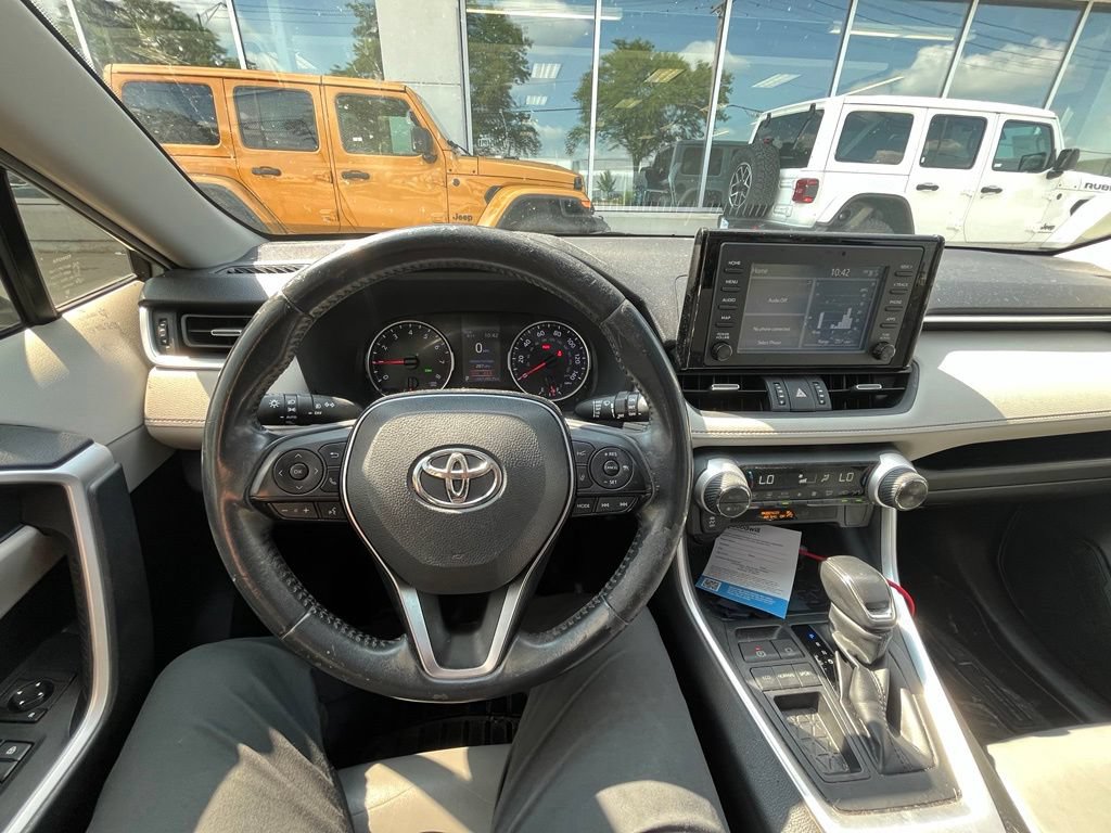 Used 2019 Toyota RAV4 XLE Premium FWD image 10