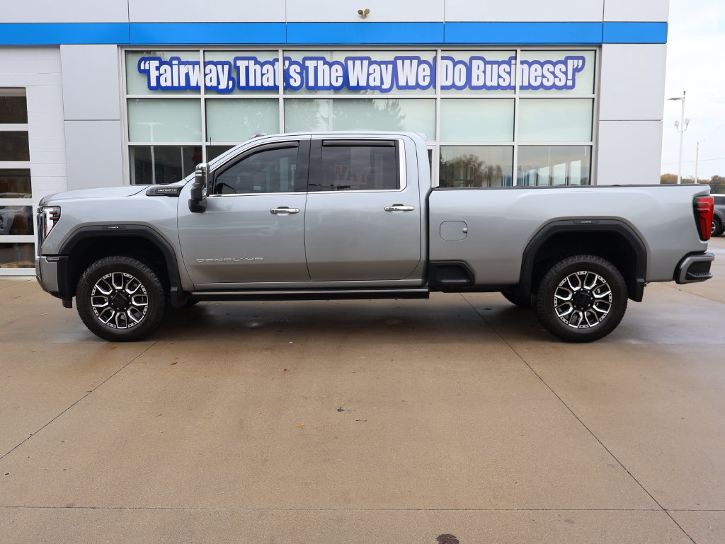Used 2024 GMC Sierra 3500 Denali Ultimate AWD/4WD image 7