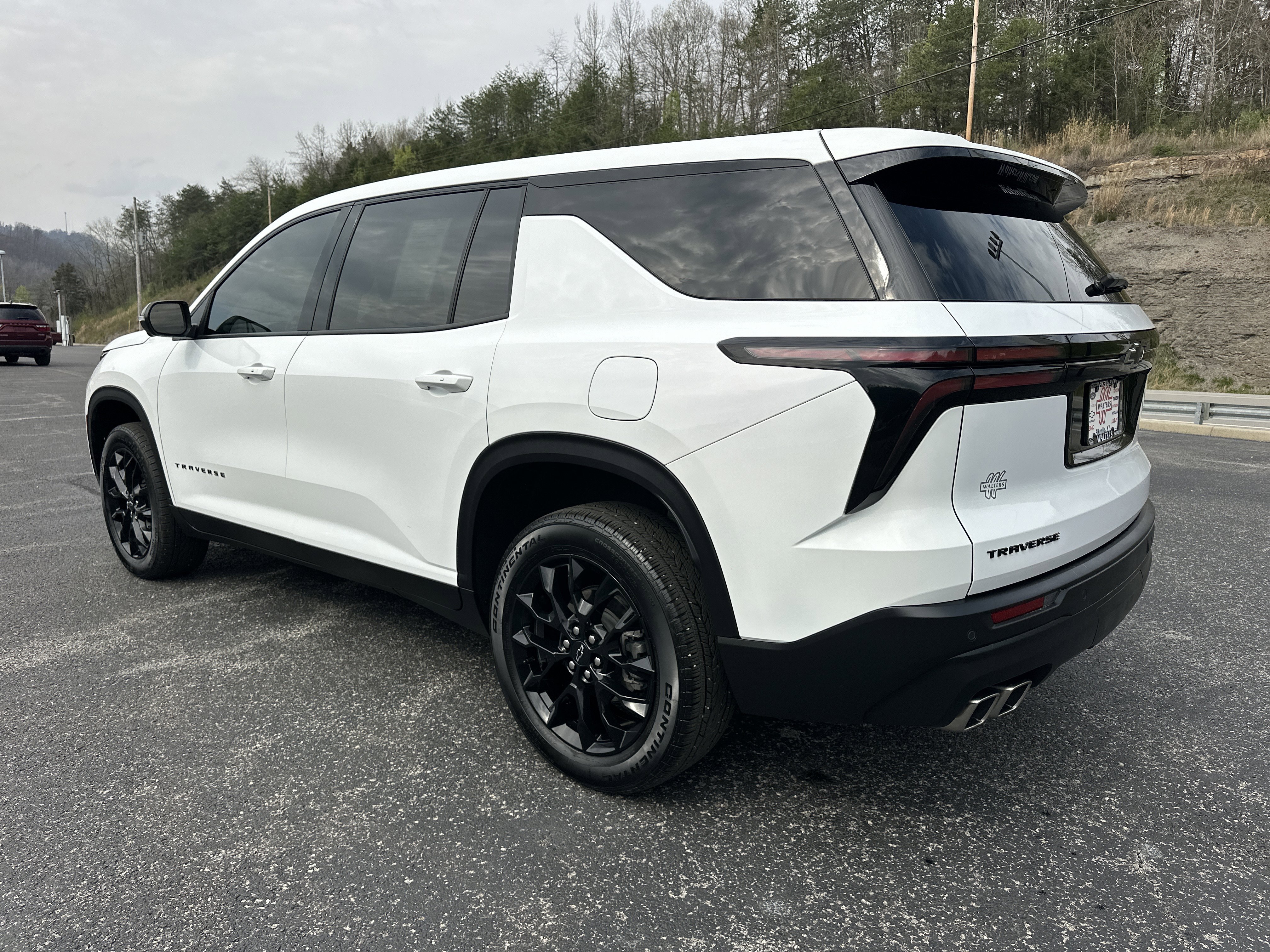 Used 2024 Chevrolet Traverse LS w/ Midnight/Sport Edition image 5