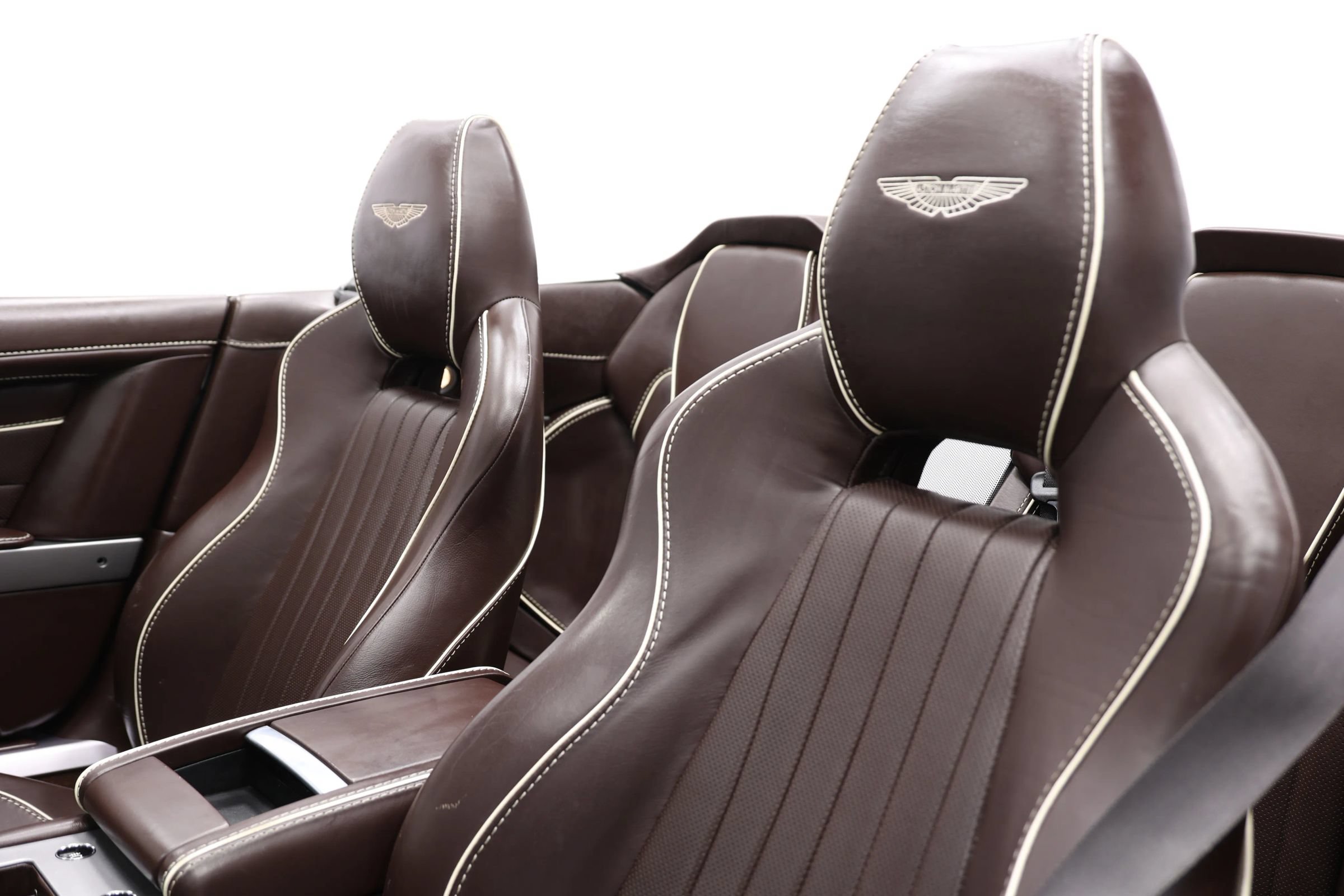 Used 2016 Aston Martin DB9 GT RWD image 17