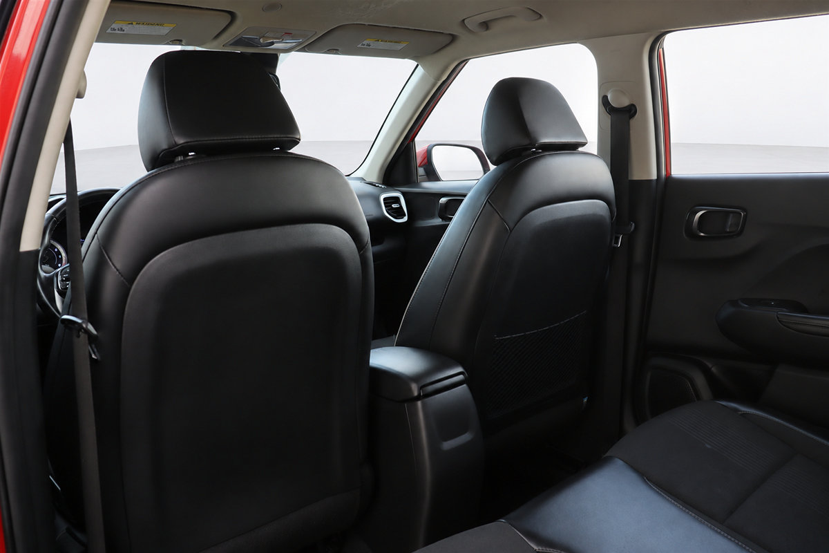 Used 2022 Hyundai Venue Limited FWD image 18