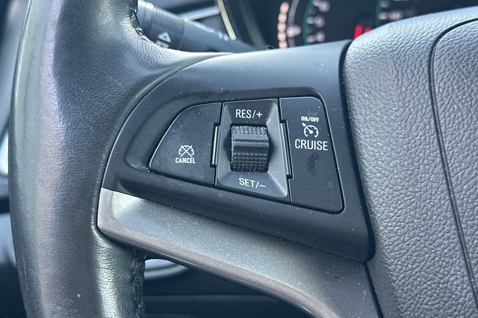 Used 2022 Chevrolet Trax LT w/ LT Convenience Package image 36